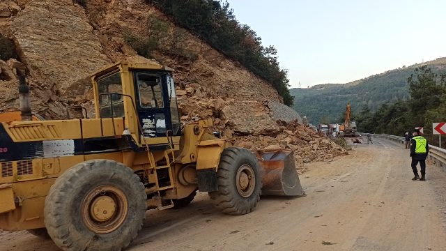 Bursa'da yol çalışması yapılan alanda göçük: 1 kişi öldü
