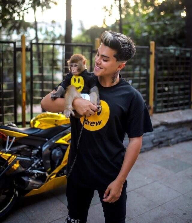 Fenomen Meriç İzgi, yasak olmasına rağmen 3. kez maymun sahiplendi