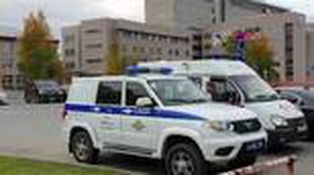 Rusya'da torununu pencereden atmaya çalışan dede, son anda durduruldu
