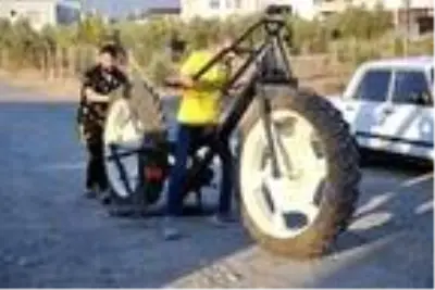 Sosyal medya fenomeni Sefa Kındır, traktör tekerli motosiklet yaptı