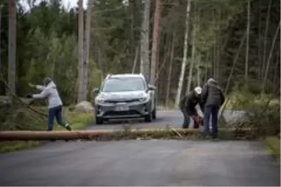 Finlandiya'da Aila Fırtınası 80 bin haneyi elektriksiz bıraktı