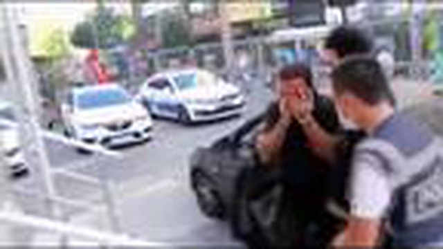 Kendisini taciz edip, otomobilden atan şahıstan şikayetçi olmadı Kendisini taciz edip, otomobilden atan şahıstan şikayetçi olmadı