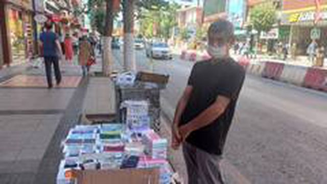 Engelli baba Tıp fakültesini kazanan kızını okutmak için maske satıyor Engelli baba Tıp fakültesini kazanan kızını okutmak için maske satıyor