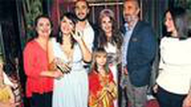  <a class='keyword-sd' href='/yesim-salkim/' title='Yeşim Salkım'>Yeşim Salkım</a>'ın kızı Gizem Salkım boşandı