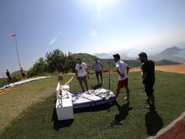 Alanya'da 'yatakla' uçtu, gökyüzünde uyudu Alanya'da 'yatakla' uçtu, gökyüzünde uyudu