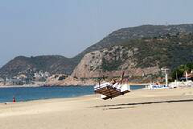 Alanya'da 'yatakla' uçtu, gökyüzünde uyudu Alanya'da 'yatakla' uçtu, gökyüzünde uyudu