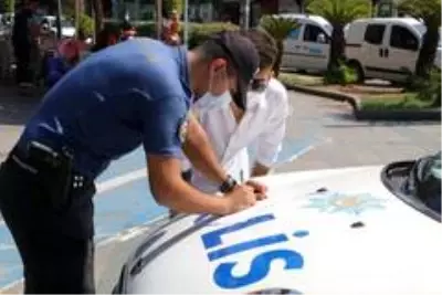 Maske takmadığı için kendisine ceza yazan polise tepki gösterdi: Bizi mi seçtiniz?