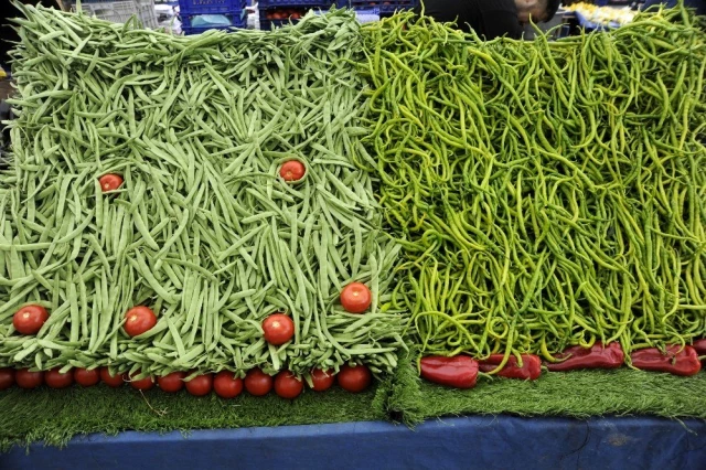 Yaz sonu geldi, semt pazarlarında sebze meyve fiyatları düştü