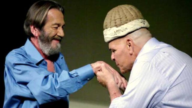 Türk tiyatrosunun nişanesi 'Kel Hasan Efendi Kavuğu' Şevket Çoruh'a devredildi
