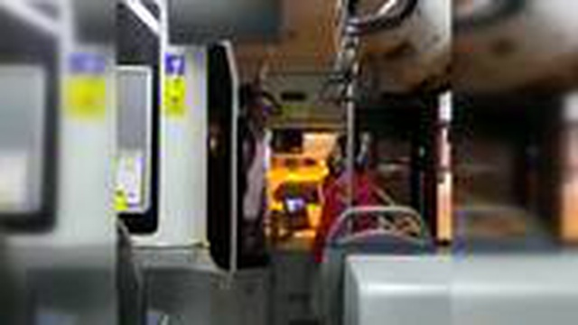 Kadıköy'de özel halk otobüsünde şoför ve yolcu arasında tartışma kameraya yansıdı Kadıköy'de özel halk otobüsünde şoför ve yolcu arasında tartışma kameraya yansıdı