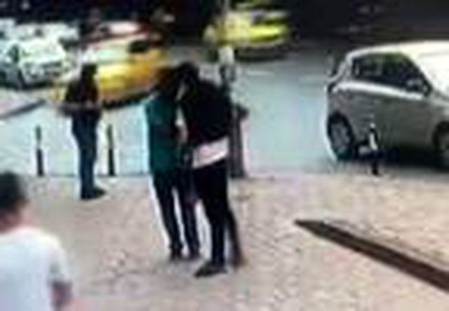 Canından olmamak için cebindeki son 25 lirasını gaspçıya vermek zorunda kaldı