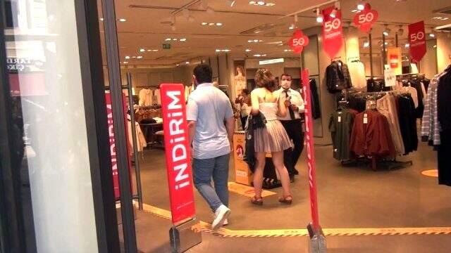 Taksim'de genç kadının peşinden ayrılmayıp taciz eden şüpheli tutuklandı