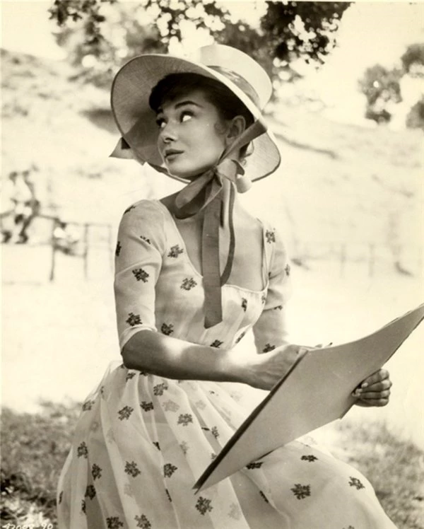 Efsane yıldız Audrey Hepburn'ün nadir fotoğrafları satışa çıkarılıyor
