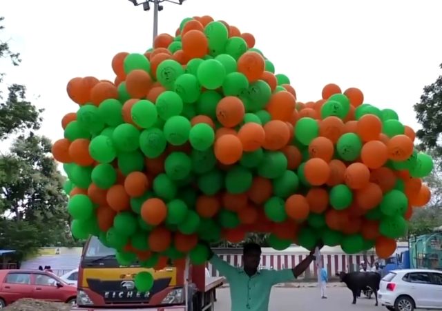 Hindistan Başbakanı Modi'nin doğum günü kutlamaları, hidrojen dolu balonların patlamasıyla felakete dönüştü