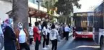 İzmir'de toplu ulaşımda yoğunluk yaşandı, yolcular tedirgin
