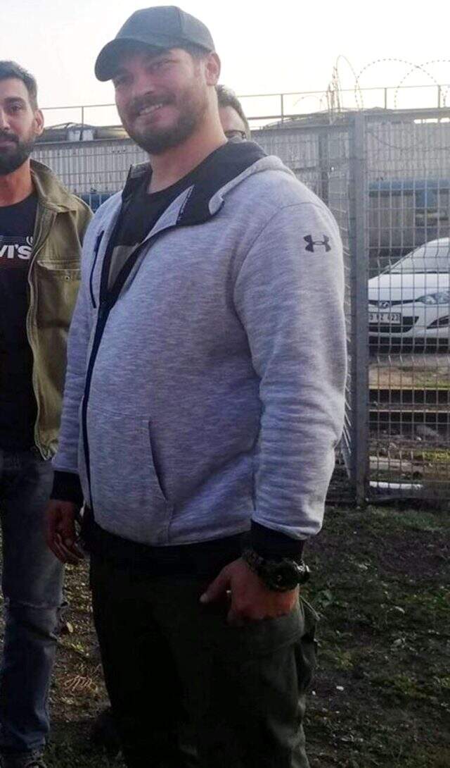 Aldığı kilolarla konuşulan oyuncu Çağatay Ulusoy, bu sefer de bıyık bıraktı