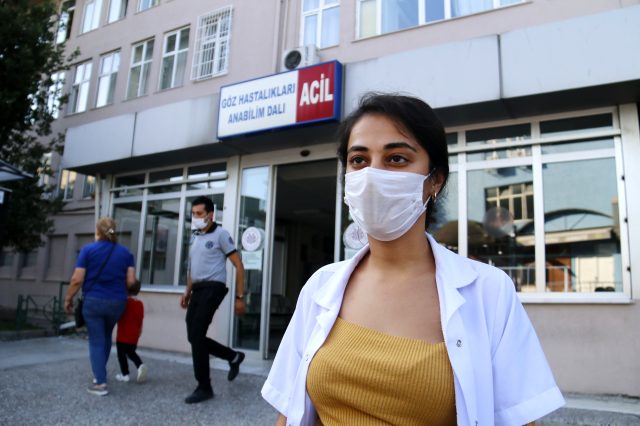 Çapa Tıp Fakültesi'nde maske uyarısı nedeniyle darp edilen hastane personeli görme yetisini kaybedebilir