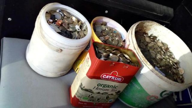 Çöp biriktirdiği evinden 169 bin lira kağıt ve madeni para çıktı, komşuları şaşırdı