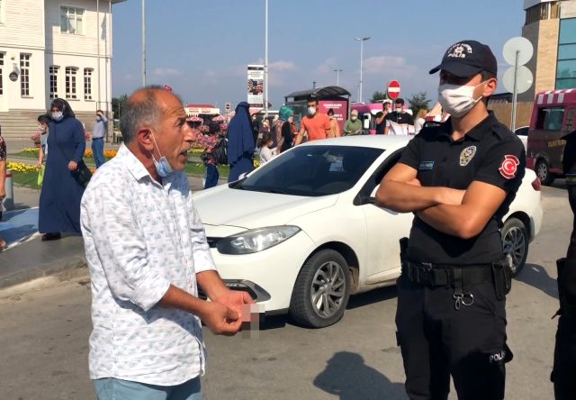 Yayaya yol vermediği için ceza kesilen eski milletvekili polislere hakaret etti