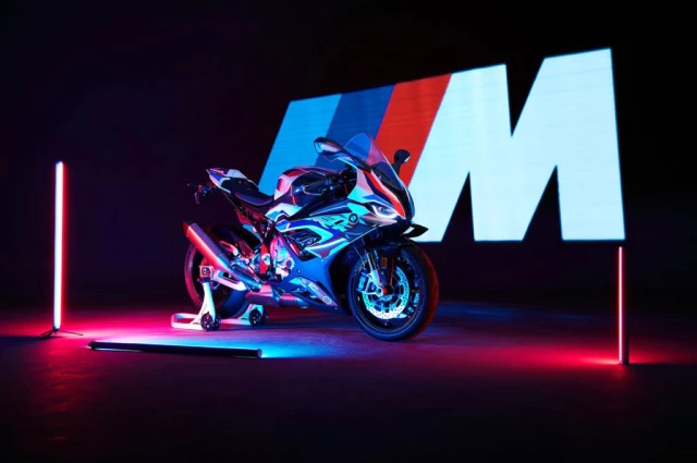 BMW Motorrad'dan ilk M motosikleti: BMW M 1000 RR