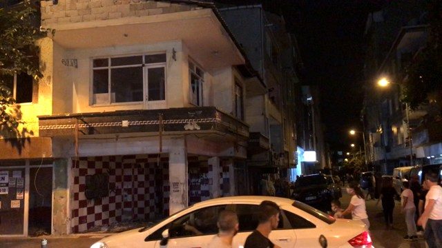 İstanbul'da uyuşturucu satıcıları mahalleliyi isyan ettirdi! Bir kişi pompalı tüfekle ateş açtı