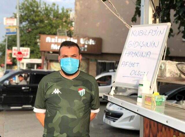 Kubilay Kanatsızkuş Bursaspor'dan ayrılınca taraftar lokma döktürdü Kubilay Kanatsızkuş Bursaspor'dan ayrılınca taraftar lokma döktürdü