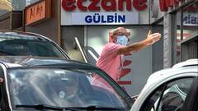 Şişli'de lüks aracıyla kaza yapan kadın sürücü şok yaşadı Şişli'de lüks aracıyla kaza yapan kadın sürücü şok yaşadı