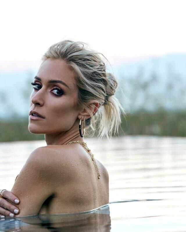 Ünlü oyuncu Kristin Cavallari, üstsüz pozunu paylaştı