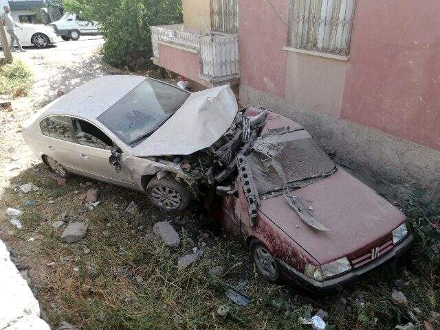 Sürücünün sollama isteği faciayla son buldu: 2 otomobile, 1 yayaya çarptı Sürücünün sollama isteği faciayla son buldu: 2 otomobile, 1 yayaya çarptı