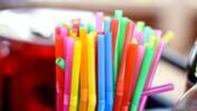 İngiltere'de plastik pipet ve kulak temizleme çubuklarının satışı yasaklandı