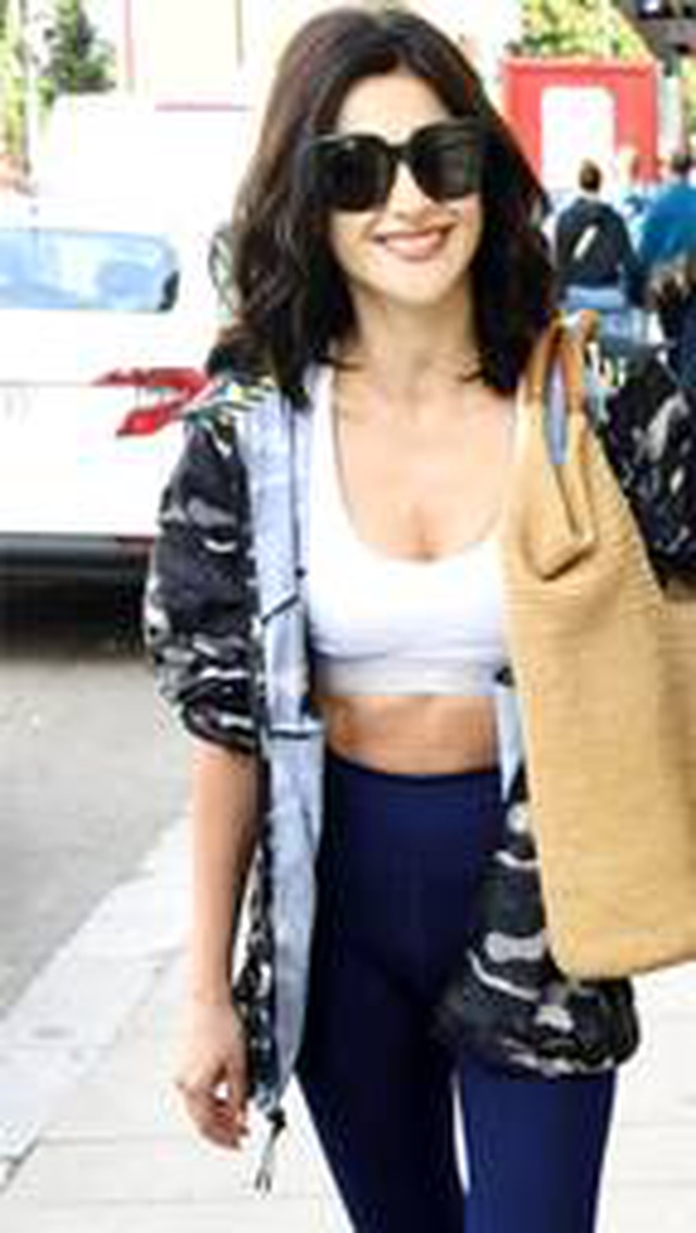 <a class='keyword-sd' href='/nesrin-cavadzade/' title='Nesrin Cavadzade'>Nesrin Cavadzade</a>: Müstehcen fotoğrafları biriktiriyorum