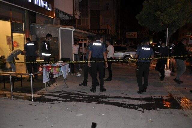 Tıraş olmaya giden bir kişi sırada beklerken vuruldu Tıraş olmaya giden bir kişi sırada beklerken vuruldu