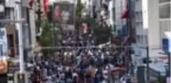 İzmir'de maske ve mesafe unutuldu