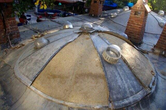 Tarihi Küçük Hamam'ın çatısındaki kurşunları çaldılar Tarihi Küçük Hamam'ın çatısındaki kurşunları çaldılar