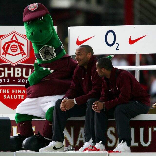 Arsenal, 27 yıllık kulüp maskotu Gunnersaurus'un görevine son verdi Arsenal, 27 yıllık kulüp maskotu Gunnersaurus'un görevine son verdi
