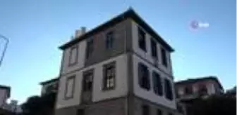 Ailesinden kalan 100 yıllık tarihi evi restore etti