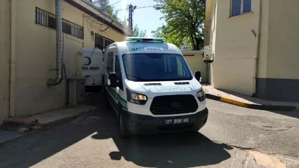 Eşiyle tartışan kadın, 3 çocuğunun babasını kalbinden bıçaklayarak öldürdü