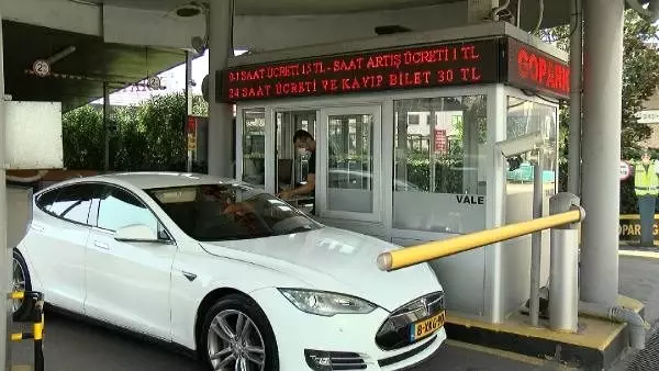 İstanbul'da dolu uyarısını dikkate alanlar kapalı otoparklara akın etti