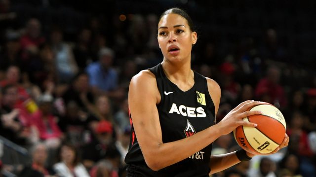 Dünyaca ünlü dergiye çıplak poz veren Liz Cambage: Eşcinsel olmadığımı farkettim