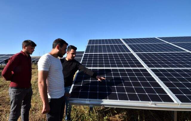 Kars'ta güneş enerjisi panelleriyle elektrik üretim tesisi kuran mühendis, 3 bin hanenin elektrik ihtiyacını karşılıyor