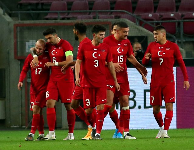 Almanya maçının görünmeyen kahramanı Efecan Karaca, karşılaşma sonrası duygulandı