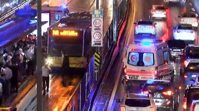 Bir metrobüs başka bir metrobüse arkadan çarptı: 7 yaralı
