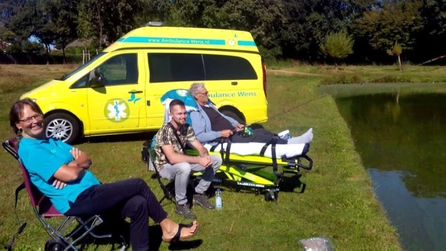 Ölüm döşeğindeki hastaların son dileğini yerine getiren ambulans şoförü