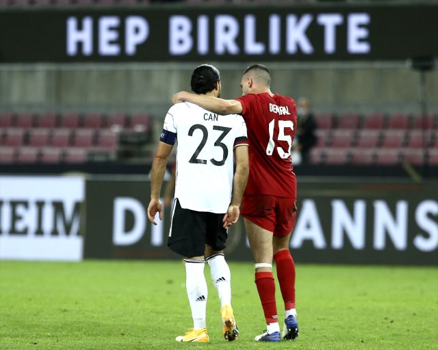 Türk asıllı Alman oyuncu Emre Can Türkçe konuşmadı, sert tepki gördü