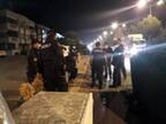 Ehliyetsiz araç kullanan sürücü ve arkadaşları 'pes' dedirtti: Alkol ve maske cezası kesilirken de içmeye devam ettiler Ehliyetsiz araç kullanan sürücü ve arkadaşları 'pes' dedirtti: Alkol ve maske cezası kesilirken de içmeye devam ettiler