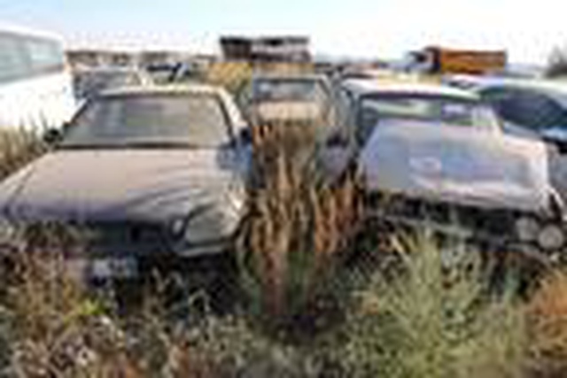 Diyarbakır'da yediemin otoparklarında bulunan araçlar çürüyor Diyarbakır'da yediemin otoparklarında bulunan araçlar çürüyor