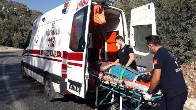 Mersin'de tarım işçilerini taşıyan midibüs devrildi: 2 ölü, 33 yaralı Mersin'de tarım işçilerini taşıyan midibüs devrildi: 2 ölü, 33 yaralı