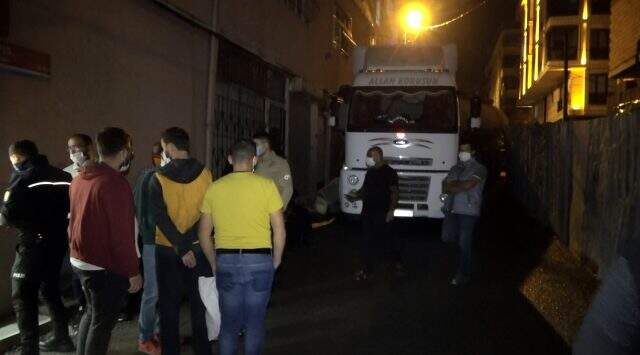 Abdurrahim Albayrak'ın annesinin yaşadığı binaya tanker çarptı Abdurrahim Albayrak'ın annesinin yaşadığı binaya tanker çarptı