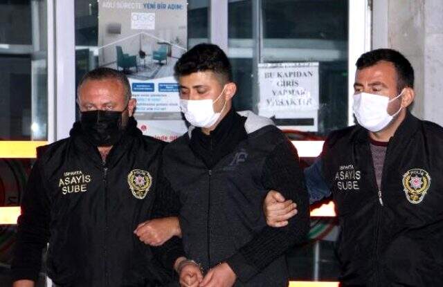 Isparta'da sevgilisi ve 3 erkeğin olduğu evde ölü bulunan genç kızın ölmeden önceki son görüntüleri Isparta'da sevgilisi ve 3 erkeğin olduğu evde ölü bulunan genç kızın ölmeden önceki son görüntüleri