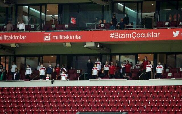 Türkiye'de 217 gün sonra stadyumlara seyirci alındı